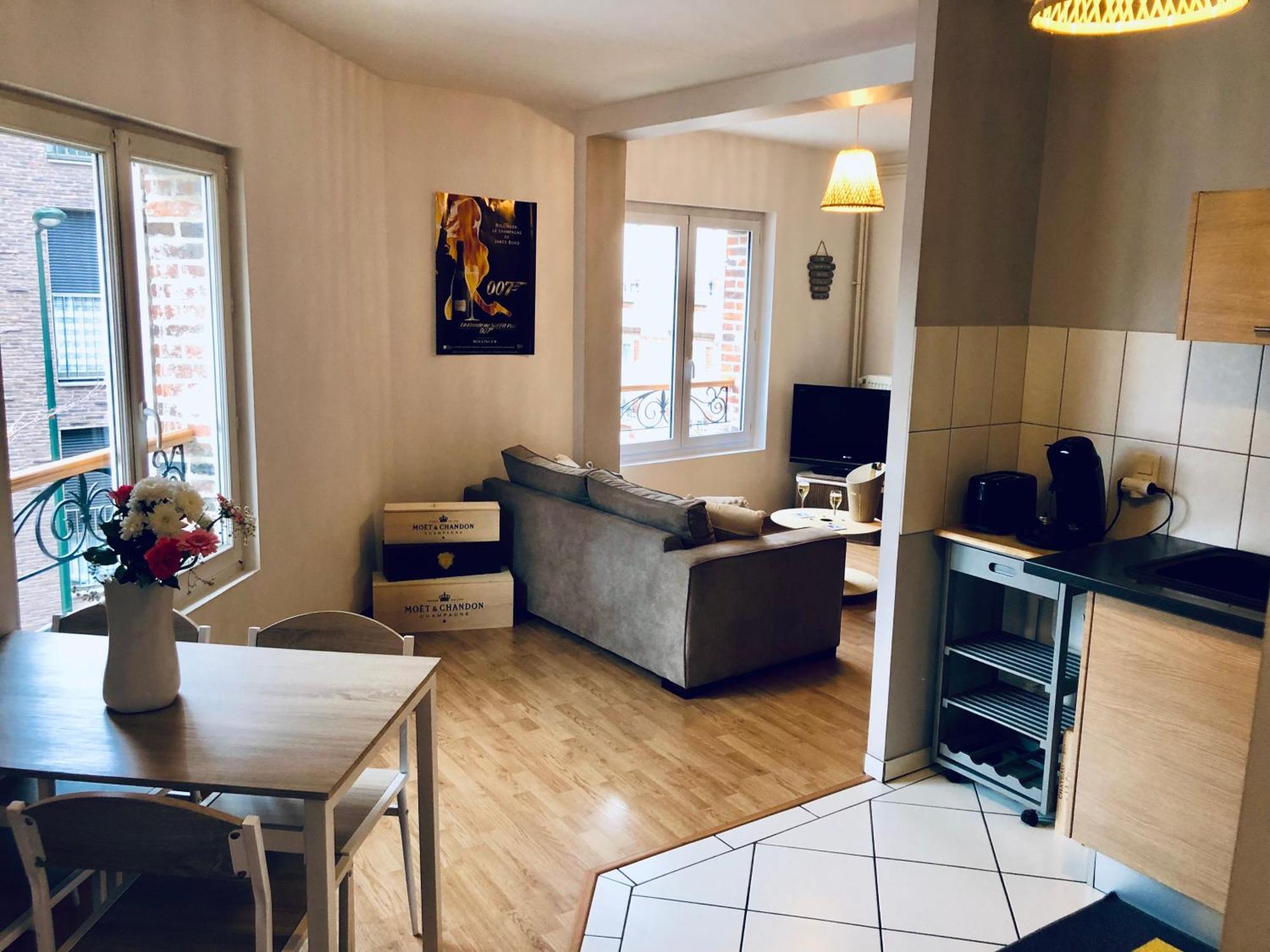 Logement Centre Ville D'Epernay Avec Parking Prive Exterior photo
