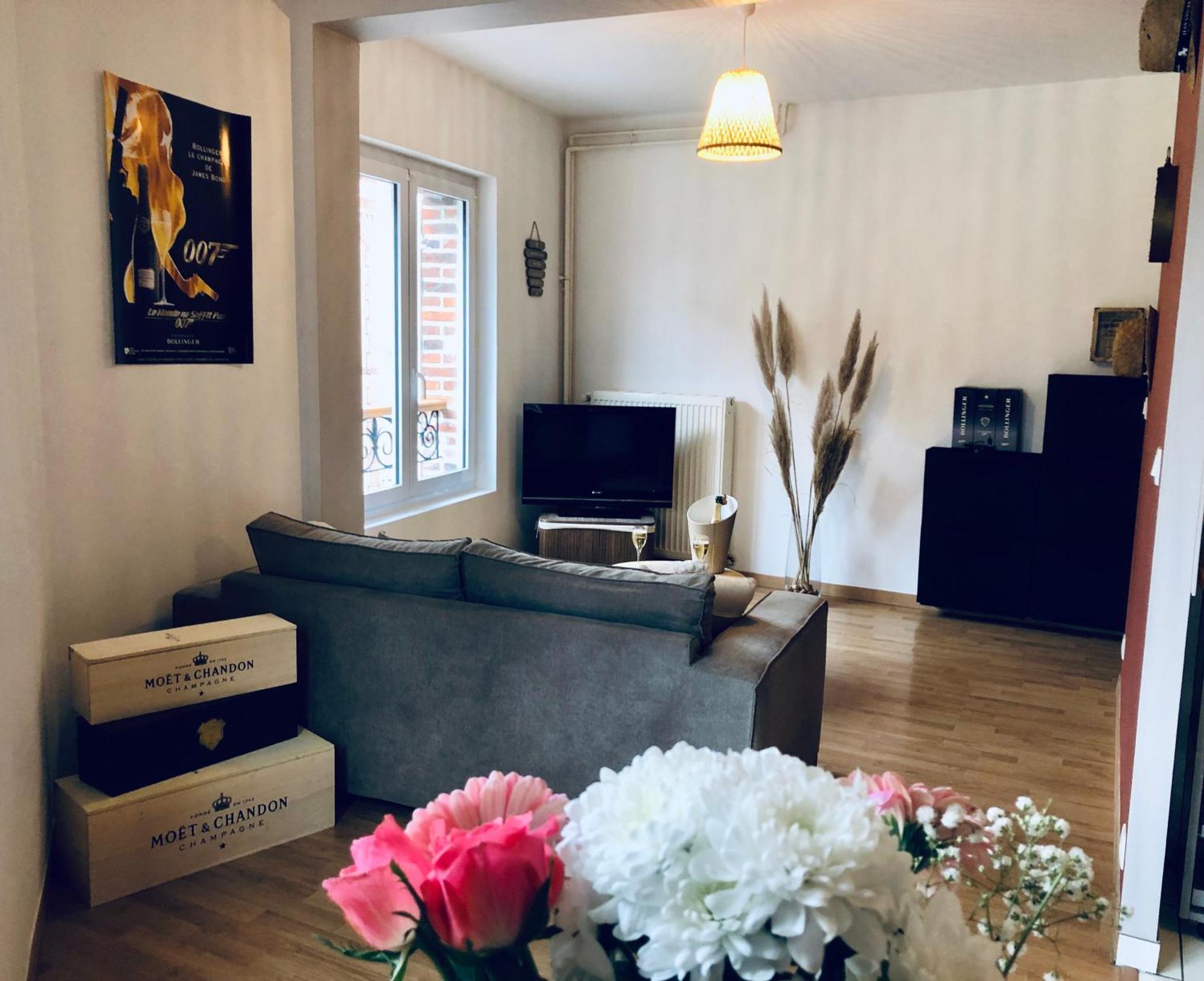 Logement Centre Ville D'Epernay Avec Parking Prive Exterior photo