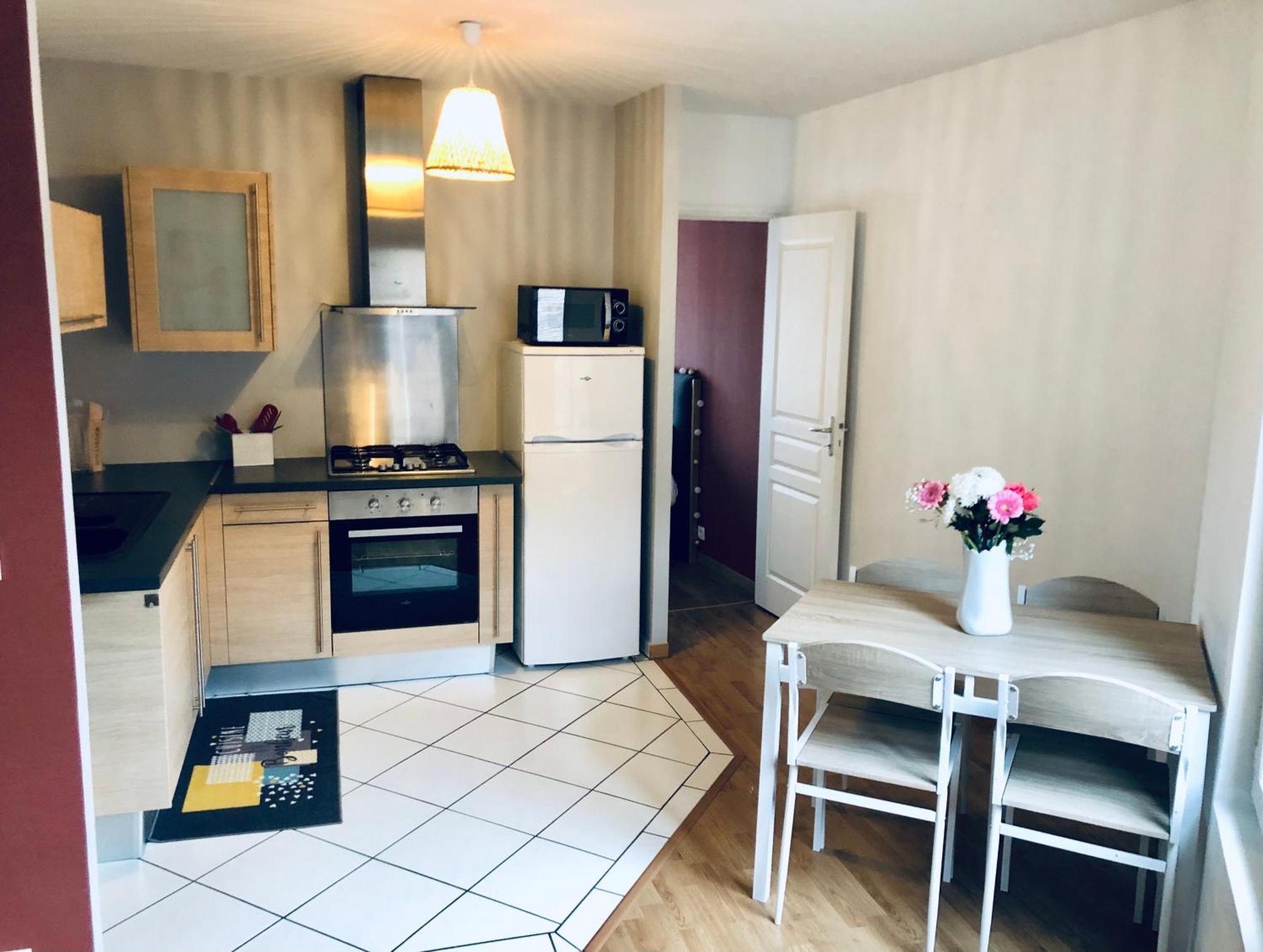 Logement Centre Ville D'Epernay Avec Parking Prive Exterior photo